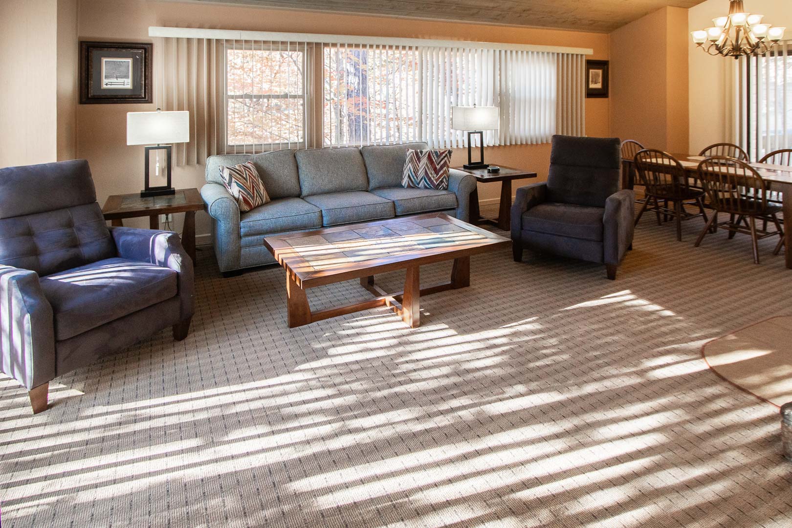 A spacious living room area at VRI's Fox Run Resort in North Carolina.